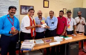 ಉಡುಪಿ : ಹಿರಿಯರಿಗೆ ಪುಸ್ತಕಗಳ ಕೊಡುಗೆ…!!