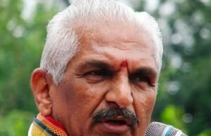 ಹಿಂದೂಗಳು ಮನೆಯಲ್ಲಿ ಒಂದೊಂದು ತಲ್ವಾರ್, ಹೆಣ್ಣುಮಕ್ಕಳು ವ್ಯಾನಿಟಿ ಬ್ಯಾಗಿನಲ್ಲಿ ಚೂರಿ ಇಟ್ಟುಕೊಳ್ಳಿ : ಕಲ್ಲಡ್ಕ ಪ್ರಭಾಕರ್ ಭಟ್..!!