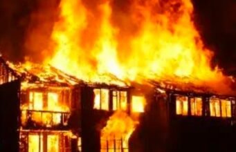 ಉಡುಪಿ: ಕುಡಿದ ಮತ್ತಿನಲ್ಲಿ ರಂಪಾಟ : ಮನೆಗೆ ಬೆಂಕಿಯಿಟ್ಟ ಭೂಪ..!!