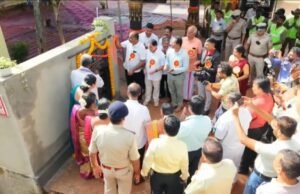 ಪಾರಂಪಳ್ಳಿಯಲ್ಲಿ ಜನರ ವಿರೋಧದ ನಡುವೆ ಘನ ತ್ಯಾಜ್ಯ ಘಟಕ ಉದ್ಘಾಟಿಸಿದ ಸಂಸದ ಕೋಟ : ಸ್ಥಳೀಯರಿಂದ ಕಪ್ಪು ಪಟ್ಟಿ ಧರಿಸಿ ಪ್ರತಿಭಟನೆ…!!