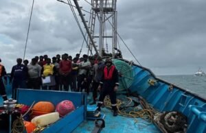 ಸಂಕಷ್ಟಕ್ಕೆ ಸಿಲುಕಿದ್ದ 31 ಮೀನುಗಾರರನ್ನು ರಕ್ಷಿಸಿದ ಭಾರತೀಯ ಕೋಸ್ಟ್ ಗಾರ್ಡ್….!!