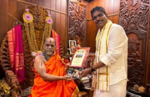 ಕೋಟಿ ಭಗವತ್ ಗೀತೆ ಯನ್ನು ತುಳು ಲಿಪಿ ಯಲ್ಲಿ 21 ದಿವಸದಲ್ಲಿ ಮುಗಿಸಿ ಪುತ್ತಿಗೆ ಶ್ರೀ ಅವರಿಗೆ ಸಮರ್ಪಣೆ…!!