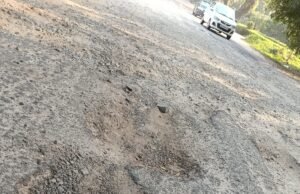 ಡಾ. ಜಿ. ಶಂಕರ್ ರಸ್ತೆ ಗುಂಡಿಮಯ : ದುರಸ್ತಿಗೆ ಆಗ್ರಹ …!!