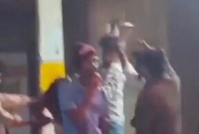 ಯುವಕನ ಮೇಲೆ ಮಾರಣಾಂತಿಕ ಹಲ್ಲೆ : ಭಯಾನಕ ದೃಶ್ಯ ವೈರಲ್…!!