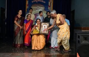 ವಿದ್ಯಾನಿಧಿ ಕಲಾ ಶಾಲೆಯ “ಕಲೋತ್ಸವ” ವಿದುಷಿ ಉಮಾಶಂಕರಿಯವರಿಗೆ “ಸಂಗೀತ ಕಲೋಪಾಸಕಿ” ಸನ್ಮಾನ…!!