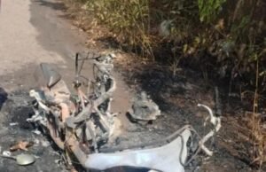 ಅರೆಶಿರೂರಿ ನಲ್ಲಿ ಸ್ಕೂಟರ್ ಬೆಂಕಿಗೆ ಆಹುತಿ…!!