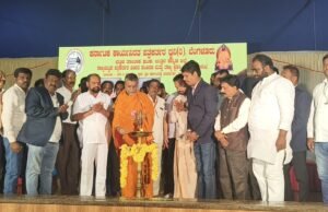 ಒತ್ತಡಕ್ಕೆ ಒಳಗಾಗದೇ ಪತ್ರಿಕಾ ಧರ್ಮ ಪಾಲನೆ ಅಗತ್ಯ – ಶ್ರೀ ಮಾರುತಿ ಗುರೂಜಿ : ಸಮಾಜದ ಅಂಕುಡೊಂಕು ತಿದ್ದುವಲ್ಲಿ ಪತ್ರಕರ್ತರ ಜವಾಬ್ದಾರಿ ಅಪಾರ…!!