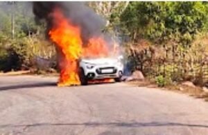 ಕುಂದಾಪುರ : ಚಲಿಸುತ್ತಿದ್ದ ಕಾರಿನಲ್ಲಿ ಆಕಸ್ಮಿಕ ಬೆಂಕಿ : ಕಾರು ಸಂಪೂರ್ಣ ಸುಟ್ಟು ಭಸ್ಮ…!!