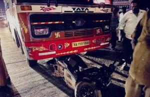 ಸ್ಕೂಟರಿಗೆ ಖಾಸಗಿ ಬಸ್ ಢಿಕ್ಕಿ : ಹಿಂಬದಿ ಸವಾರೆ ದಾರುಣ ಮೃತ್ಯು…!!