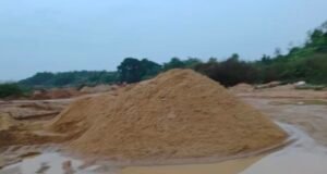 ಕೋಟ: ಮಳವಳ್ಳಿ ಅಕ್ರಮ ಮರಳು ಅಡ್ಡೆ ಮೇಲೆ ಪೊಲೀಸರ ದಾಳಿ : ಮಾಲಕನ ಸಹಿತ 22 ಜನರ ಮೇಲೆ ಪ್ರಕರಣ ದಾಖಲು…!!