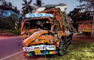 ಪುತ್ತೂರು: ಚಾಲಕನ ನಿಯಂತ್ರಣ ತಪ್ಪಿ ಲಾರಿ ಪಲ್ಟಿ : ವಿದ್ಯುತ್ ಕಂಬಕ್ಕೆ ಹಾನಿ…!!