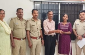 ಮಾಬುಕಳ ಸೇತುವೆ ಬಳಿ ಸಿಕ್ಕ ಚಿನ್ನದ ಬಳೆ ಮರಳಿಸಿದ ವ್ಯಕ್ತಿಗೆ ಶ್ಲಾಘನೆ…!!