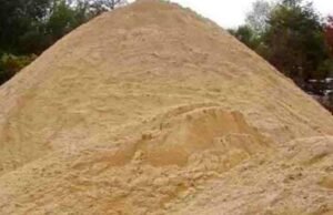 ಬ್ರಹ್ಮಾವರ: ಸ್ವರ್ಣ ನದಿಯಲ್ಲಿ ಅಕ್ರಮ ಮರಳುಗಾರಿಕೆ – ದೋಣಿ ಹಾಗೂ ಮರಳು ವಶ, ಆರೋಪಿಗಳು ಪರಾರಿ..!!