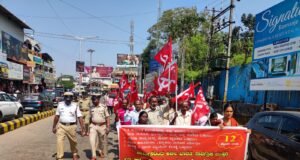 ಅಖಿಲ ಭಾರತ ಸಾರ್ವತ್ರಿಕ ಮುಷ್ಕರ : ಉಡುಪಿಯಲ್ಲಿ ರಸ್ತೆ ತಡೆ ನಡೆಸಿ ಪ್ರತಿಭಟನೆ…!