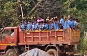 ವಿದ್ಯಾರ್ಥಿಗಳನ್ನು ಟಿಪ್ಪರ್, ಪಿಕಪ್ನಲ್ಲಿ ಅಧ್ಯಯನಕ್ಕೆ ಕರೆದೊಯ್ದ ಮುಖ್ಯ ಶಿಕ್ಷಕ ಸಸ್ಪೆಂಡ್…!!