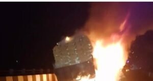 ಬೈಂದೂರು: ರಾಷ್ಟ್ರೀಯ ಹೆದ್ದಾರಿ-66ರ ಸೇತುವೆ ಮೇಲೆ ಲಾರಿ ಬೆಂಕಿಗಾಹುತಿ…!!