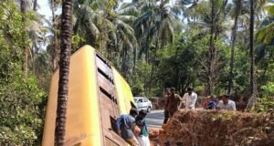 ಬೈಂದೂರು : ಖಾಸಗಿ ಶಾಲಾ ಬಸ್ ಅಪಘಾತ : ವಿದ್ಯಾರ್ಥಿಗಳು ಅಪಾಯದಿಂದ ಪಾರು…!!