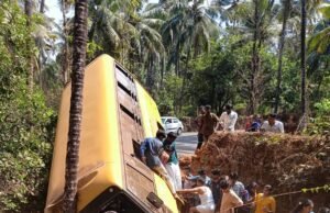 ಬೈಂದೂರು : ಖಾಸಗಿ ಶಾಲಾ ಬಸ್ ಅಪಘಾತ : ವಿದ್ಯಾರ್ಥಿಗಳು ಅಪಾಯದಿಂದ ಪಾರು…!!