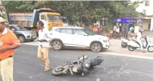 ಮಂಗಳೂರು : ದ್ವಿಚಕ್ರ ವಾಹನಕ್ಕೆ ಲಾರಿ ಡಿಕ್ಕಿ : ಸವಾರ ಮೃತ್ಯು…!!