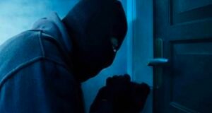 ಹಾಡುಹಗಲೇ ಮನೆಗೆ ನುಗ್ಗಿ 10 ಲಕ್ಷ ರೂ. ದೋಚಿದ ಖದೀಮರು : ಸಿಸಿಟಿವಿ ಡಿವಿಆರ್ ಕೂಡ ನಾಪತ್ತೆ…!!