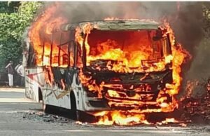 ಕುಂದಾಪುರದಿಂದ ಶಿವಮೊಗ್ಗದತ್ತ ತೆರಳುತ್ತಿದ್ದ ಖಾಸಗಿ ಬಸ್ಸು ಸುಟ್ಟು ಕರಕಲು : ಪ್ರಯಾಣಿಕರು ಪಾರು…!!