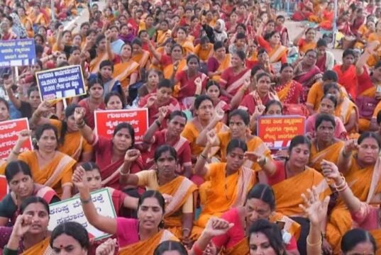 ಅಂಗನವಾಡಿ ಕಾರ್ಯಕರ್ತೆಯರ ಗೌರವಧನ ಹೆಚ್ಚಿಸಲು ಆಗ್ರಹಿಸಿ ‘ಬೆಂಗಳೂರು ಚಲೋ’…!!