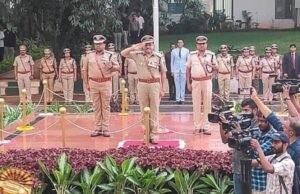 ಕರ್ನಾಟಕದಲ್ಲಿ ಕಾಲೋನಿಯಲ್ ‘ಆರ್ಡರ್ಲಿ’ ಪದ್ಧತಿ ರದ್ದು : ಪೊಲೀಸ್ ಕಾನ್ಸ್ಟೆಬಲ್ಗಳನ್ನು ಮನೆ ಕೆಲಸಕ್ಕೆ ಬಳಸುವ ವ್ಯವಸ್ಥೆಗೆ ತೆರೆ ಎಳೆದ ರಾಜ್ಯ ಸರ್ಕಾರ…!!