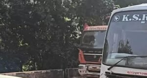 ಬಸ್ ಹಾಗೂ ಕಾರು ನಡುವೆ ಅಪಘಾತ : ಮೂವರು ಸ್ಥಳದಲ್ಲೇ ಸಾವು…!!