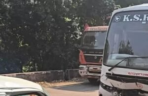 ಬಸ್ ಹಾಗೂ ಕಾರು ನಡುವೆ ಅಪಘಾತ : ಮೂವರು ಸ್ಥಳದಲ್ಲೇ ಸಾವು…!!