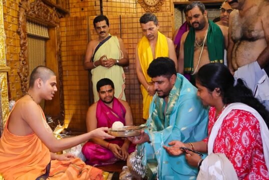 ಉಡುಪಿ : ನಟ ಕುರಿ ಪ್ರತಾಪ್ ಕುಟುಂಬ ಸಮೇತ ಶ್ರೀ ಕೃಷ್ಣಮಠಕ್ಕೆ ಭೇಟಿ..!!