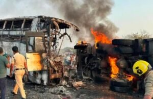 ಆಂಧ್ರಪ್ರದೇಶದಲ್ಲಿ ಭೀಕರ ಬಸ್ ಅಪಘಾತ : ಬೆಂಕಿಗಾಹುತಿಯಾಗಿ 10 ಪ್ರಯಾಣಿಕರ ಸಾವು : ಹಲವರಿಗೆ ಗಂಭೀರ ಗಾಯ…!!