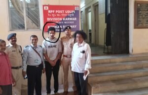 ಚಲಿಸುತ್ತಿದ್ದ ರೈಲಿನಿಂದ ಹೊರ ಜಿಗಿಯಲು ಯತ್ನಿಸಿದ ಟಿಕೆಟ್ ರಹಿತವಾಗಿ ಪ್ರಯಾಣಿಸುತ್ತಿದ್ದ ಯುವಕನ ರಕ್ಷಣೆ…!