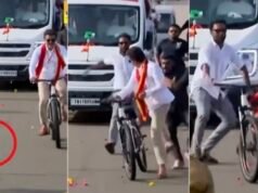 ಹೊವಿನ ಮಾಲೆ ಎಸೆದ ಅಭಿಮಾನಿ : “ಬಾಂಬ್” ಎಂದು ಭಾವಿಸಿ ಗಾಬರಿಗೊಂಡ ವಿಜಯ್…!!