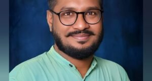 ಉಡುಪಿ: ಯುದ್ಧ- ಹಿಂಸೆ ವಿರುದ್ಧ ಏಕಾಂಗಿ ಪ್ರತಿಭಟನೆಗಿಳಿದ ಕಲಾವಿದ ಉಪನ್ಯಾಸಕ ರಾಮಾಂಜಿ…!!