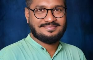 ಉಡುಪಿ: ಯುದ್ಧ- ಹಿಂಸೆ ವಿರುದ್ಧ ಏಕಾಂಗಿ ಪ್ರತಿಭಟನೆಗಿಳಿದ ಕಲಾವಿದ ಉಪನ್ಯಾಸಕ ರಾಮಾಂಜಿ…!!