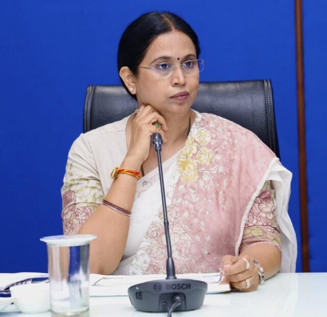 13_mn Lakshmi Hebbalkar