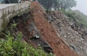 ಹುಲಿಕಲ್ ಘಾಟ್ ದುರಂತ: ಗುಡ್ಡ ಕುಸಿದು ಮೂವರು ಕಾರ್ಮಿಕರ ಸಾವು, ಹೆದ್ದಾರಿ ಸಂಚಾರ ಅಸ್ತವ್ಯಸ್ತ