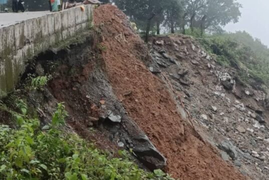 ಹುಲಿಕಲ್ ಘಾಟ್ ದುರಂತ: ಗುಡ್ಡ ಕುಸಿದು ಮೂವರು ಕಾರ್ಮಿಕರ ಸಾವು, ಹೆದ್ದಾರಿ ಸಂಚಾರ ಅಸ್ತವ್ಯಸ್ತ