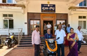 ವಿಕಲಚೇತನರಿಗೆ ಯಂತ್ರ ಚಾಲಿತ ದ್ವಿಚಕ್ರ ವಾಹನ ಹಾಗೂ ಶ್ರವಣ ಸಾಧನ – ಶಾಸಕ ಗುರ್ಮೆ ಸುರೇಶ್ ಶೆಟ್ಟಿ ವಿತರಣೆ…!