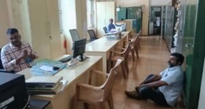 ಮಾಹಿತಿ ನೀಡದ ಕಾರ್ಕಳ ಪುರಸಭೆ ಮಾಹಿತಿ ಹಕ್ಕು ಅಧಿಕಾರಿ ವಿರುದ್ಧ ಮಾಜಿ ಸದಸ್ಯನ ಪ್ರತಿಭಟನೆ…!!