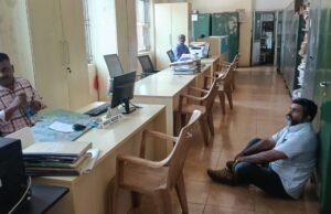 ಮಾಹಿತಿ ನೀಡದ ಕಾರ್ಕಳ ಪುರಸಭೆ ಮಾಹಿತಿ ಹಕ್ಕು ಅಧಿಕಾರಿ ವಿರುದ್ಧ ಮಾಜಿ ಸದಸ್ಯನ ಪ್ರತಿಭಟನೆ…!!