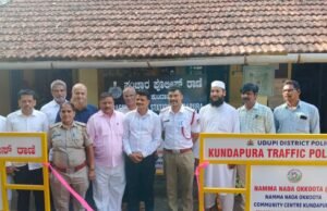 ಕುಂದಾಪುರ ಸಂಚಾರ ಪೊಲೀಸ್ ಠಾಣೆಗೆ ಬ್ಯಾರಿಕೇಡ್ ಹಸ್ತಾಂತರ…!