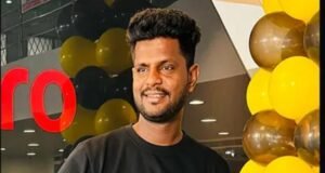 ಮದರಂಗಿ ವೇದಿಕೆಯಲ್ಲೇ ಕುಸಿದು ಬಿದ್ದು ಯುವ ನಿರೂಪಕ ಮೃತ್ಯು…!