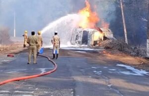 ಚಾಲಕನ ನಿಯಂತ್ರಣ ತಪ್ಪಿ ಪಲ್ಟಿಯಾಗಿ ಹೊತ್ತಿ ಉರಿದ ಎಥನಾಲ್ ತುಂಬಿದ್ದ ಟ್ಯಾಂಕರ್