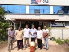 ಗ್ಯಾಸ್ ಪೂರೈಕೆ ವ್ಯತ್ಯಯ: ಸಾಲಿಗ್ರಾಮ ಶ್ರೀನಿಧಿ ಎಂಟರ್ಪ್ರೈಸಸ್ ಮುಂದೆ ಖಾಲಿ ಗ್ಯಾಸ್ ಸಿಲಿಂಡರ್ ಇಟ್ಟು ಸಾರ್ವಜನಿಕರಿಂದ ಸಾಂಕೇತಿಕ ಪ್ರತಿಭಟನೆ