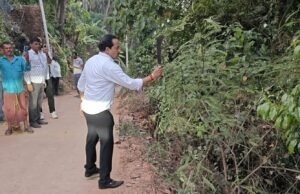 ರಸ್ತೆಗೆ ತಾಗಿಕೊಂಡಿರುವ ಮುಳ್ಳು ಗಿಡಗಂಟಿಗಳನ್ಬು ನೀವೇ ಕಡಿಯಿರಿ : ಶಾಸಕ ಅಶೋಕ್ ರೈ ಮನವಿ…!!