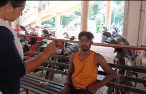 ರೈಲ್ವೆ ನಿಲ್ದಾಣದಲ್ಲಿ ಆತ್ಮಹತ್ಯೆಗೆ ಯತ್ನಿಸುತ್ತಿದ್ದ ವ್ಯಕಿಯನ್ನು ರಕ್ಷಿಸಿದ ರೈಲ್ವೇ ಆರ್. ಪಿ .ಎಫ್ ಪಡೆ..!