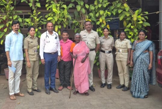 ನಿರ್ಗತಿಕ ವೃದ್ಧೆಗೆ ಪುನರ್ಜೀವ ನೀಡಿದ ಸರ್ಕಾರಿ ಆಸ್ಪತ್ರೆ; ಮಾನವೀಯತೆ ಮೆರೆದ ಅಕ್ಕ ಪೊಲೀಸ್ ಪಡೆ