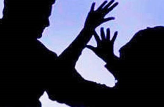 ಸಾಲ ವಸೂಲಿಗೆ ಹೋದ ವ್ಯಕ್ತಿಯ ಮೇಲೆ ಹಲ್ಲೆ ನಡೆಸಿ ಕಾರು ಧ್ವಂಸ, ಜೀವ ಬೆದರಿಕೆ..!