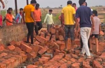 ಪುಣೆ: ದೇವಸ್ಥಾನದ ಕಾಂಪೌಂಡ್ ಗೋಡೆ ಕುಸಿದು ಸ್ಥಳದಲ್ಲೇ 6 ಮಂದಿ ಮೃತ್ಯು…!!